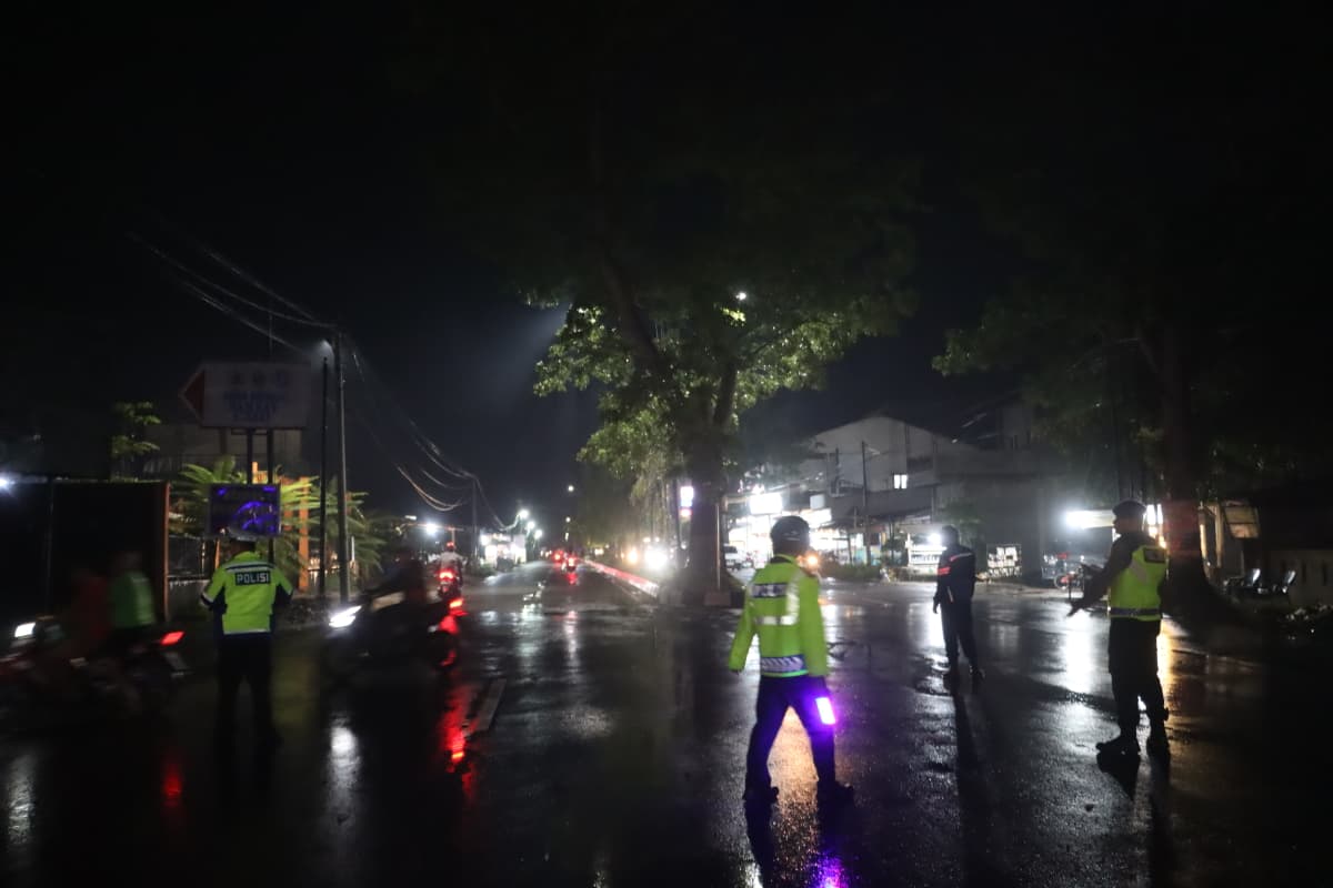 Wujud Kepedulian Polri kepada Masyarakat Polres Langkat Laksanakan Penyembelihan Hewan Qurban