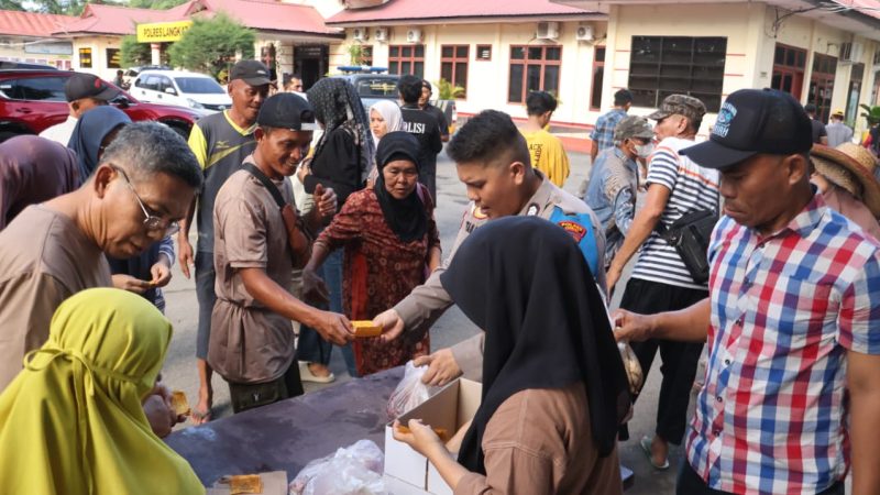 Wujud Kepedulian Polri kepada Masyarakat Polres Langkat Laksanakan Penyembelihan Hewan Qurban