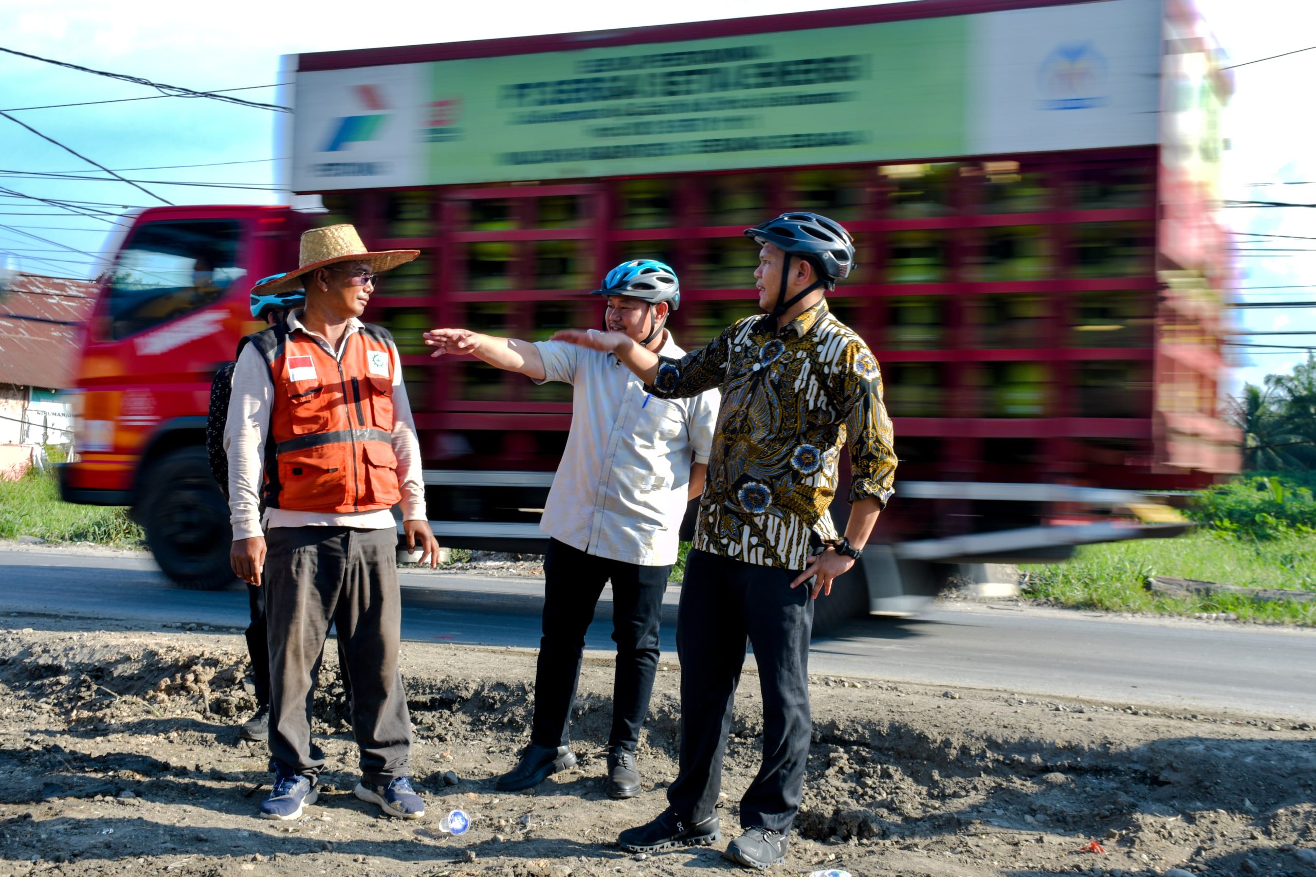 Wabup Adlin Tinjau Progres Pembangunan Jalan Nasional di Sei Rampah