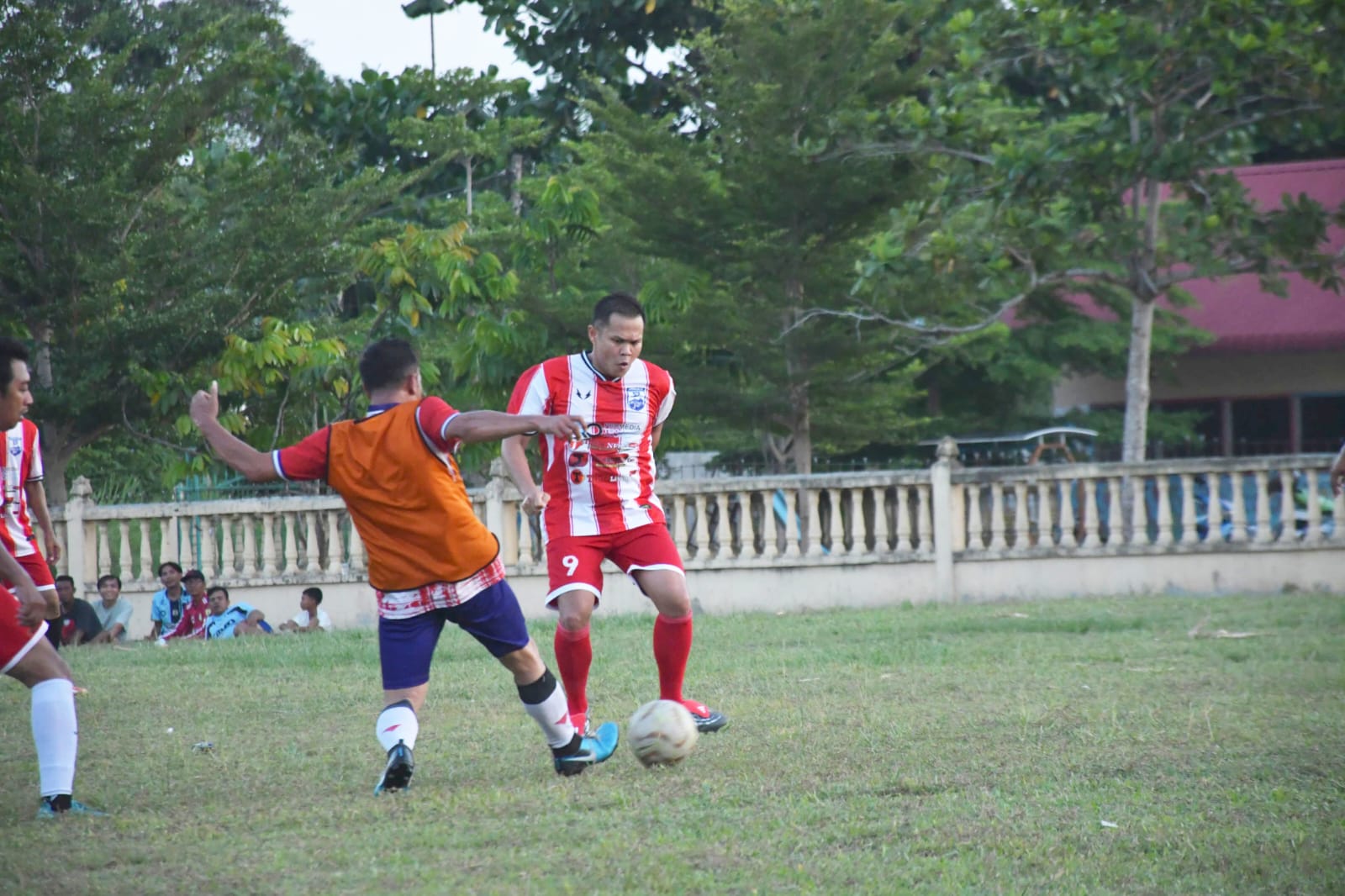 Wabup Adlin Tambunan Tampil Gemilang Antarkan Jurnalis FC Juara Trofi Fourpeo Old Crack