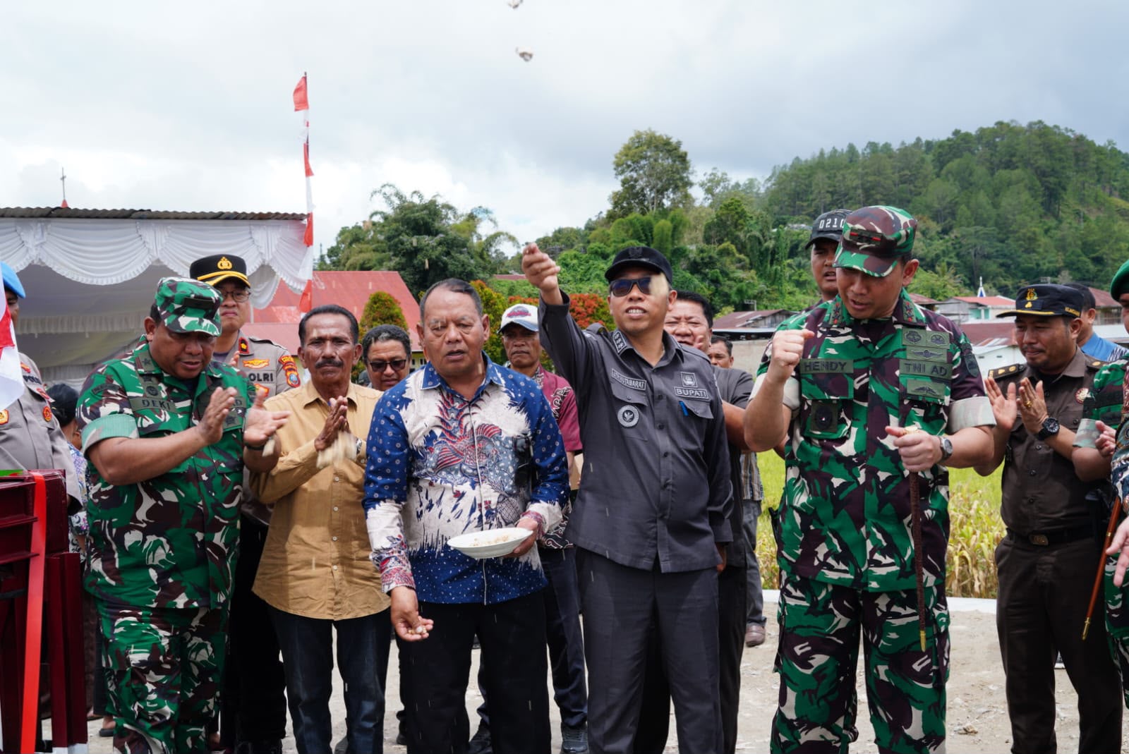 Pangdam I-BB bersama Bupati Tapanuli Utara Resmikan Jembatan Siualuompu, Bukti Kolaborasi Pemerintah-TNI