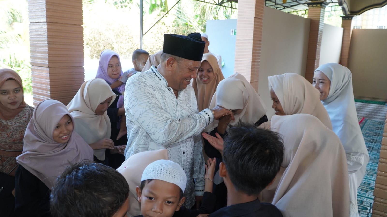 Bupati Syah Afandin: Masjid Harus Jadi Pusat Pembinaan Generasi Muda