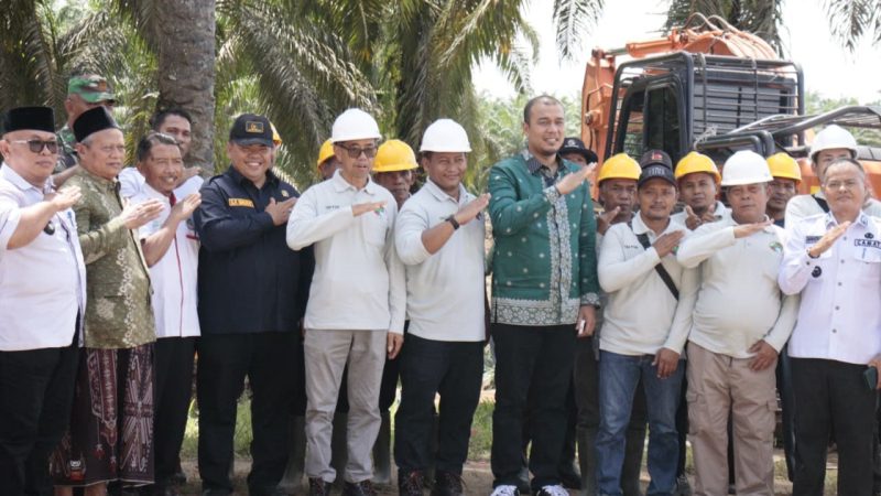 Majukan Pertumbuhan Ekonomi Masyarakat, Bupati Inhu Buka Program PSR