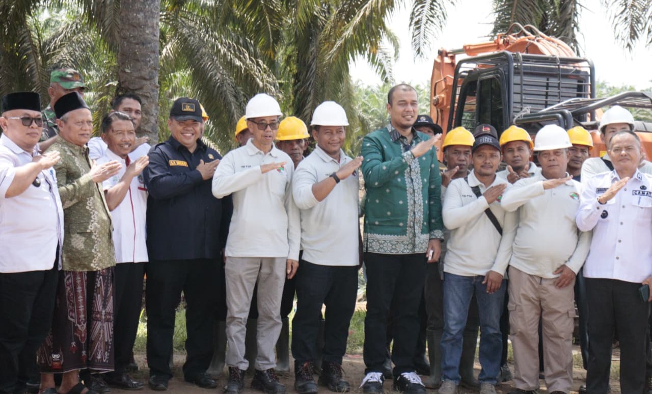 Majukan Pertumbuhan Ekonomi Masyarakat, Bupati Inhu Buka Program PSR