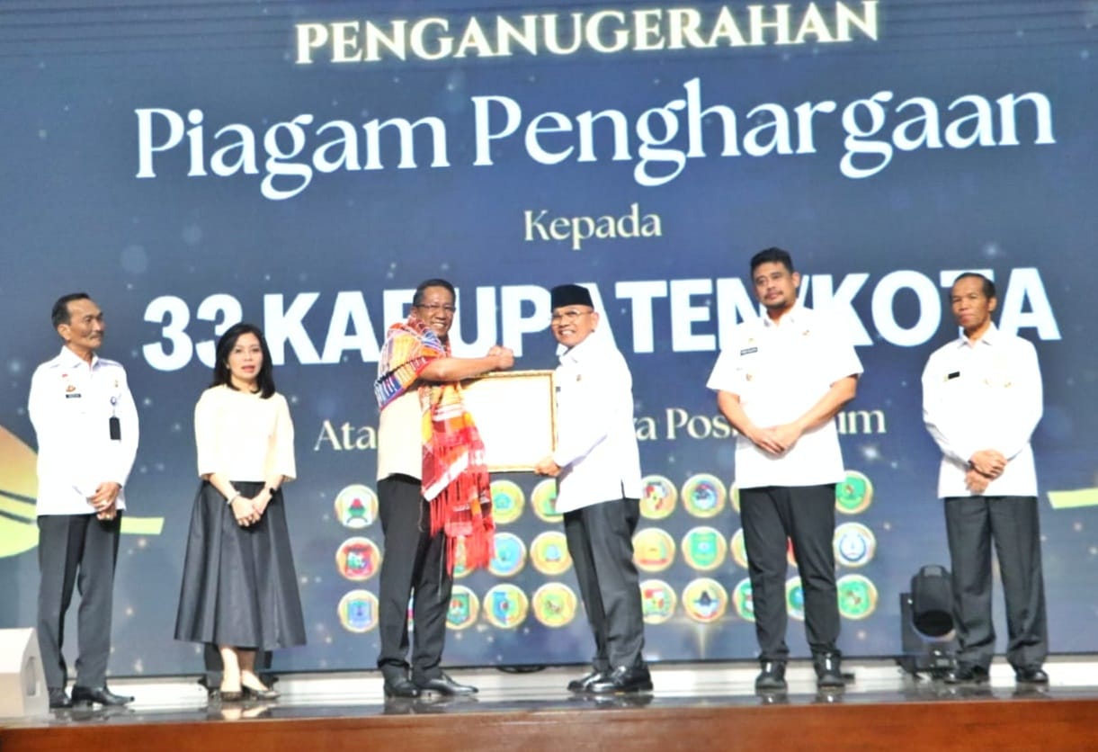 Bupati Simalungun Terima Penghargaan Dari Menhum RI atas Pembentukan 413 Posbankum