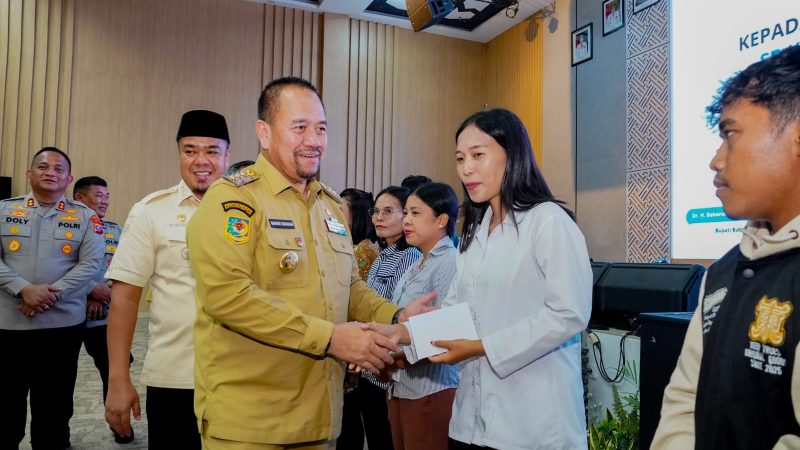 Bupati Baharuddin Siagian Serahkan Insentif 540 Guru Sekolah Minggu, Ajak Perkuat Pendidikan Karakter dan Perangi Narkoba