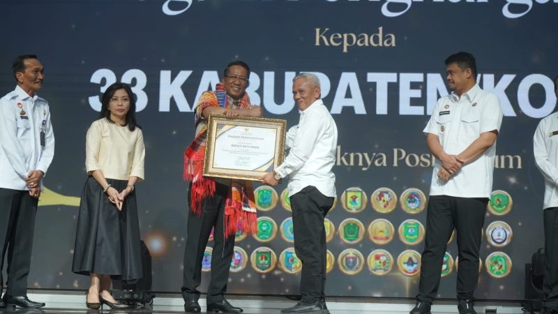 Bupati Baharuddin Siagian Raih Penghargaan Kementerian Hukum RI atas Komitmen Pelayanan Hukum di Batu Bara