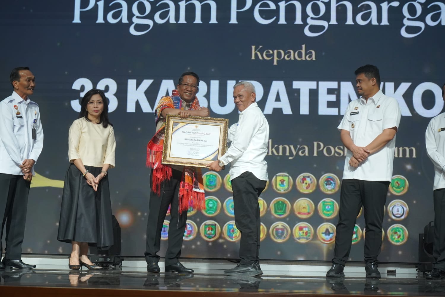 Bupati Baharuddin Siagian Raih Penghargaan Kementerian Hukum RI atas Komitmen Pelayanan Hukum di Batu Bara
