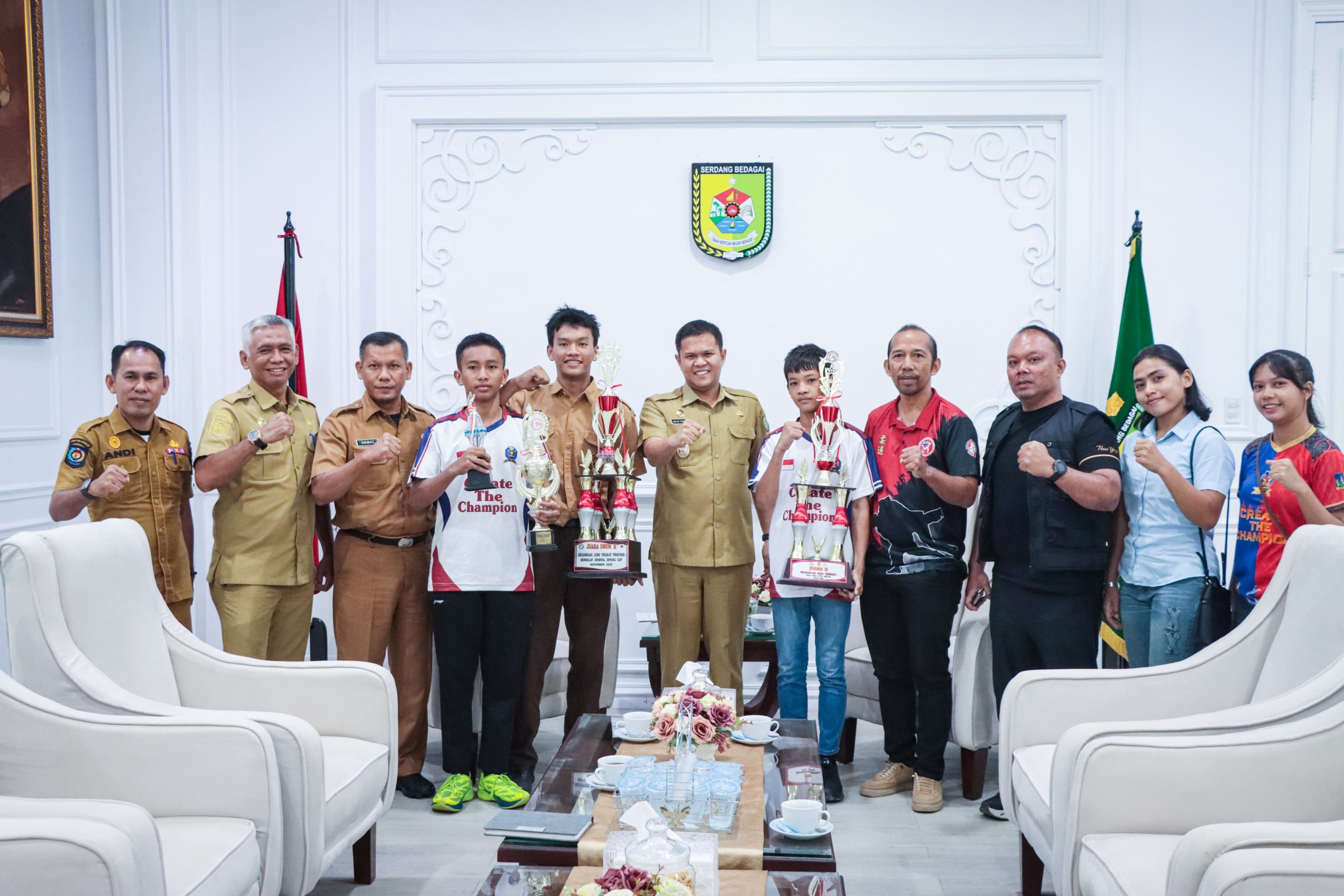 Wabup Adlin Dukung Prestasi Atlet Muda Sergai dan Pengabdian Mahasiswa Untuk Desa