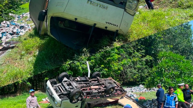 Akibat Pecah Ban Mobil Isuzu Trada Terguling di Tol Medan-Tebing Tinggi, Satlantas Polres Sergai Gerak Cepat Evakuasi Korban