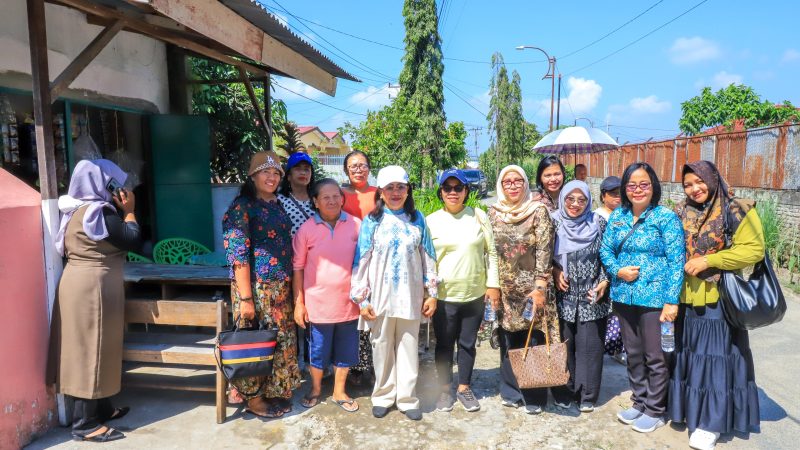 Beri Motivasi Perlombaan Tingkat Provinsi Sumut, Ketua TP PKK Kota Pematangsiantar Tinjau Kelurahan Tong Marimbun dan Kelurahan Pematang Marihat