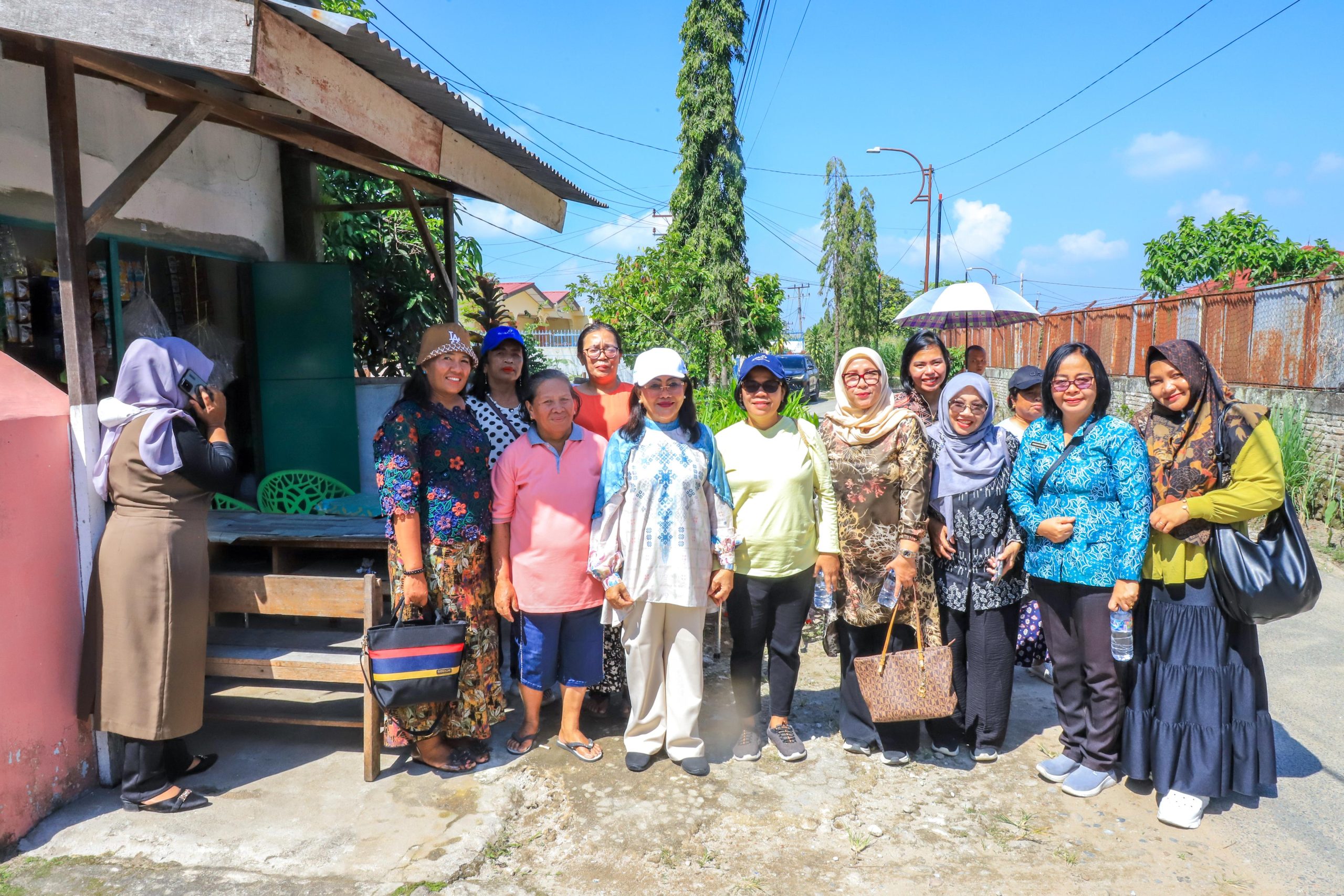 Beri Motivasi Perlombaan Tingkat Provinsi Sumut, Ketua TP PKK Kota Pematangsiantar Tinjau Kelurahan Tong Marimbun dan Kelurahan Pematang Marihat