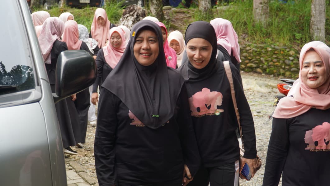 Ny. Endang Syah Afandin Ajak DWP Langkat Jadi Pelopor Pelestarian Lingkungan