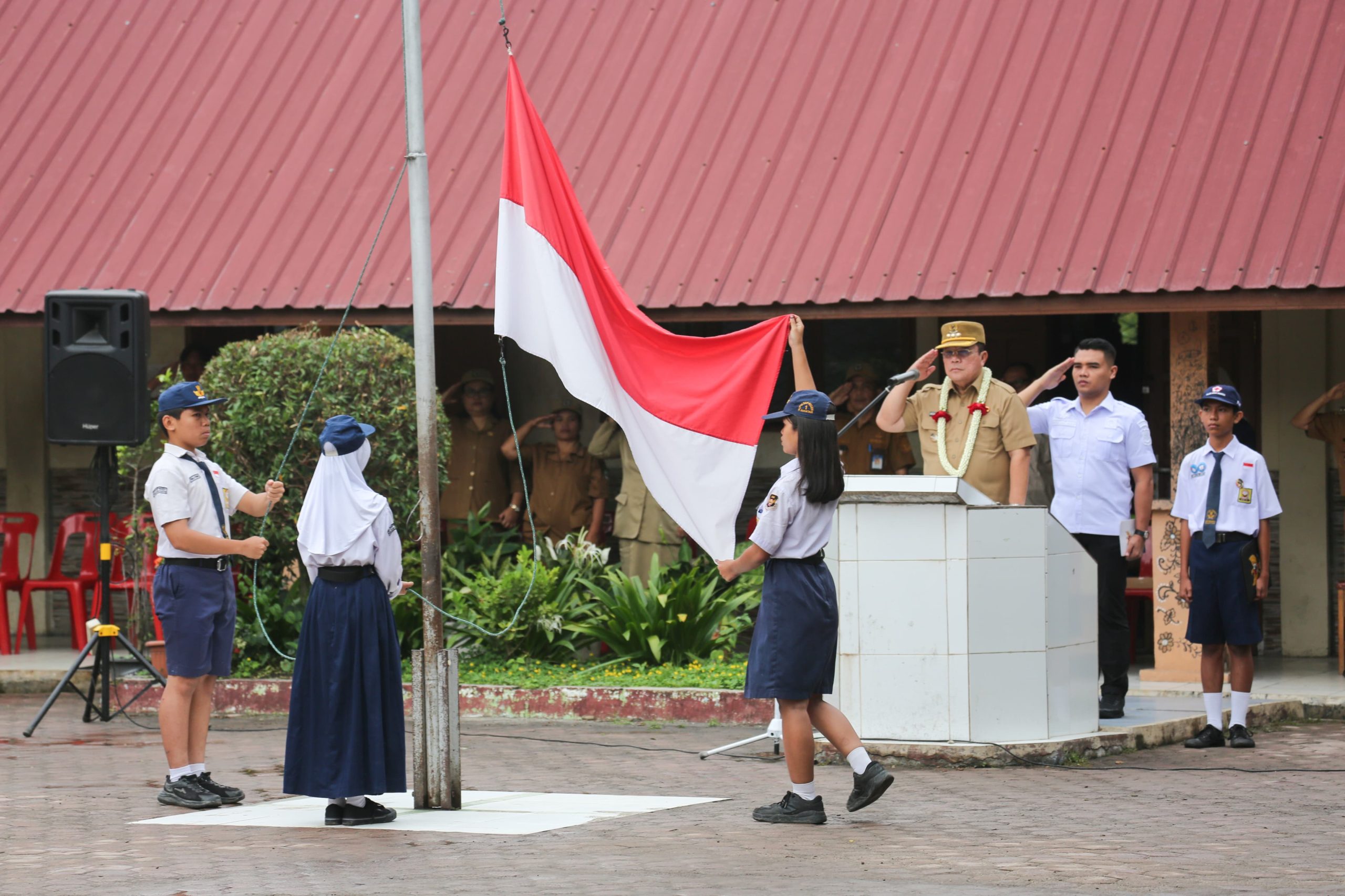 Wali Kota Wesly Silalahi SH MKn Jadi Pembina Upacara di UPTD SMP Negeri 1 Pematangsiantar