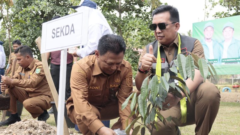 Peringatan Hari Lingkungan Hidup Sedunia, Pemkab Inhu Tanam Ribuan Bibit Pohon Secara Serentak 