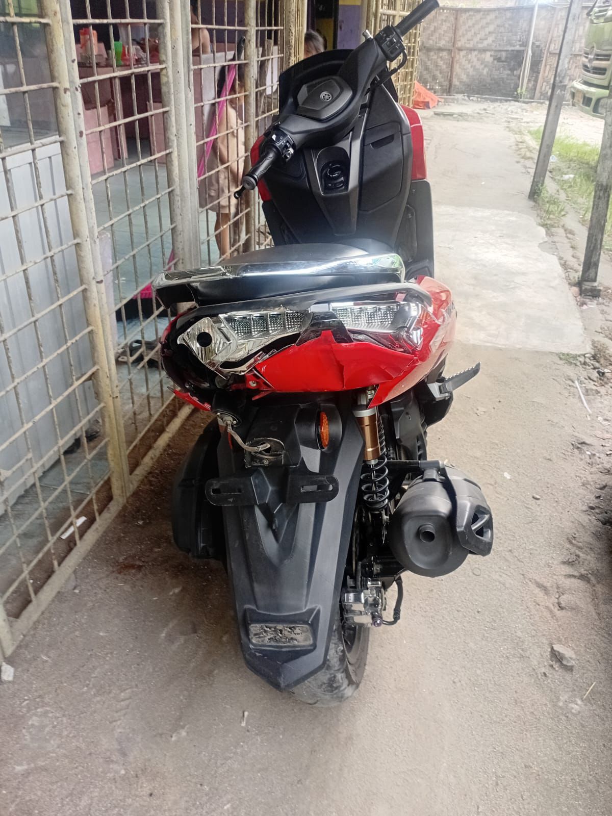 Gagal Mendahului, Sepeda Motor Nmax Tabrakan Dengan Tronton di Sergai, Tiga Terluka