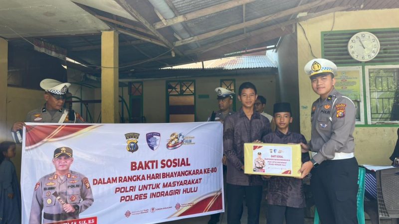 Hut Bhayangkara, Polres Inhu Salurkan 250 Paket Sembako Ke Panti Asuhan