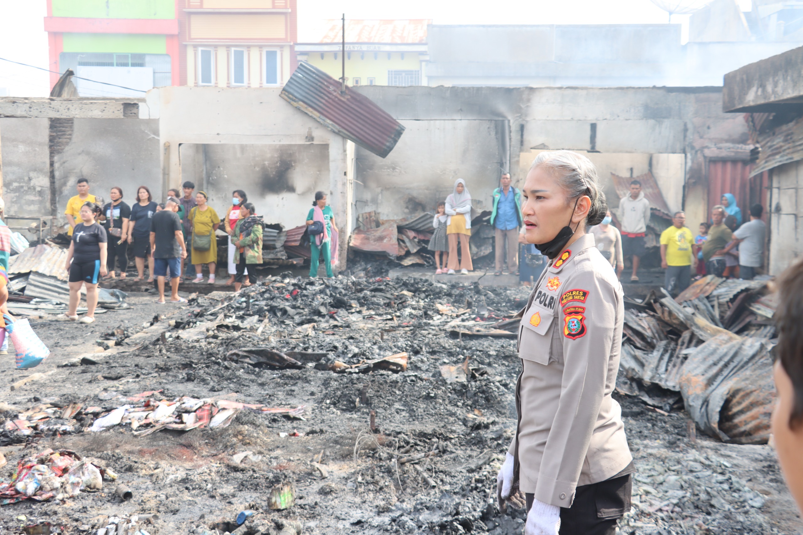Kapolres Pematangsiantar Turun Langsung Lakukan Pengecekan Lokasi Kebakaran Kios Pasar Dwikora Parluasan Pematangsiantar