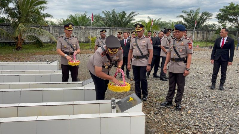 Polres Nagan Raya Gelar Upacara dan Ziarah di Taman Makam Pahlawan Peringati Hari Bhayangkara ke-80