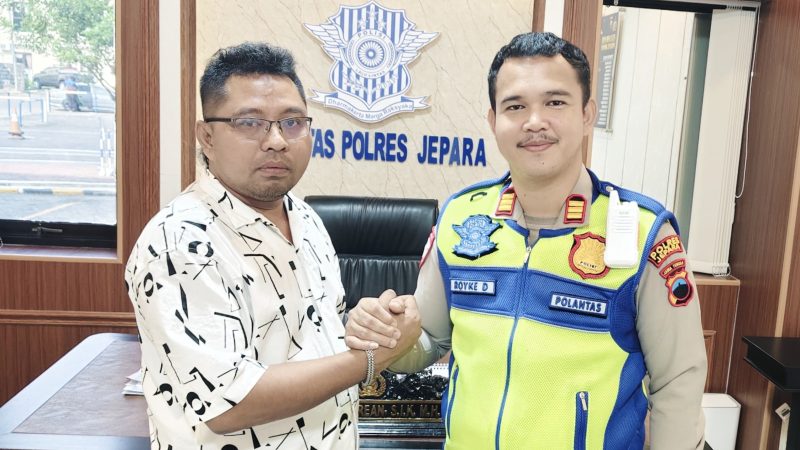 771 Kecelakaan, Kasatlantas Jepara dan SMSI Sepakat Gencarkan Edukasi Keselamatan Berkendara AKP Royke Dorong Budaya Tertib Lalu Lintas Melalui Edukasi Desa