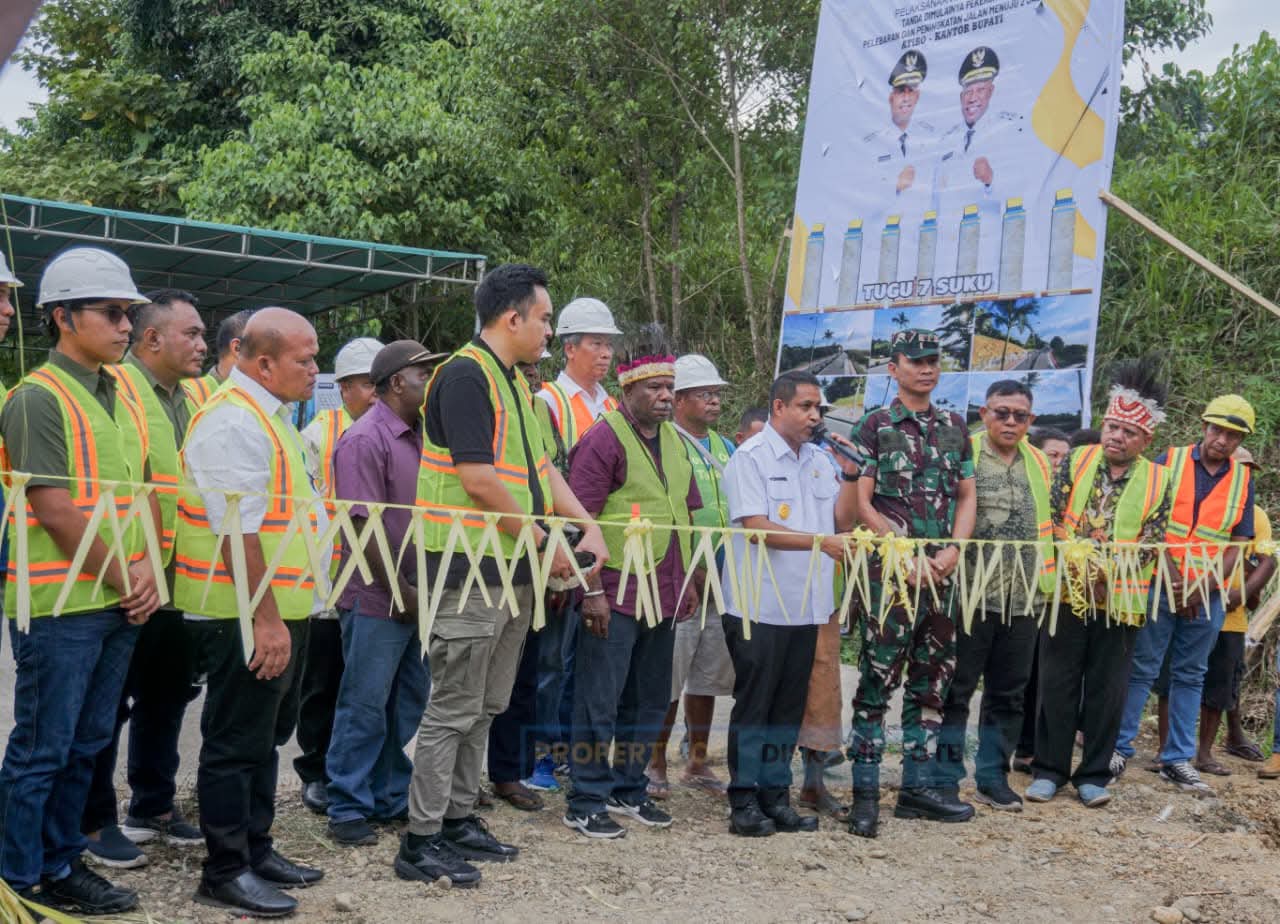 Bupati Teluk Bintuni Buka Secara Resmi pelebaran dan peningkatan Jalan Atibo menuju Kantor Bupati