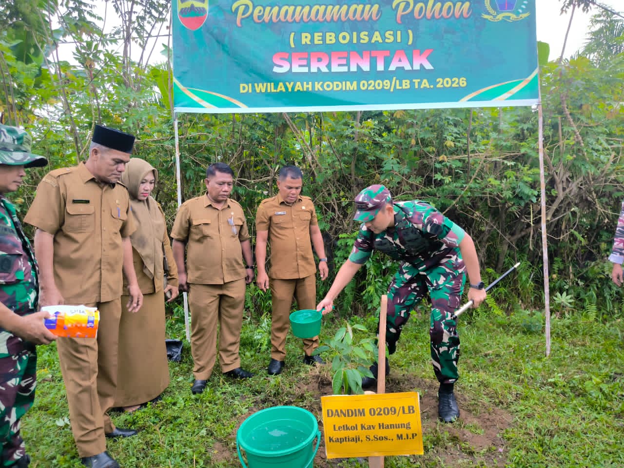 Dandim 0209/Labuhanbatu Pimpin Penanaman 500 Bibit Pohon, Wujudkan Komitmen TNI Lestarikan Lingkungan