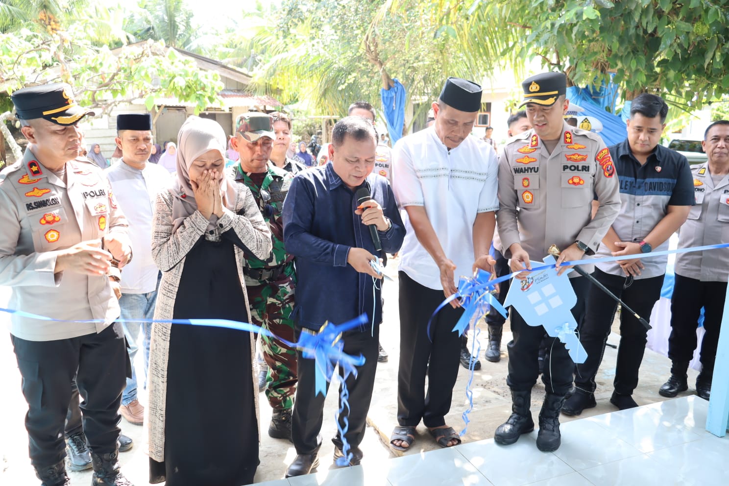 Sambut HUT Bhayangkara ke-80, Polres Labuhanbatu Berikan Bantuan Bedah Rumah untuk Warga Kurang Mampu