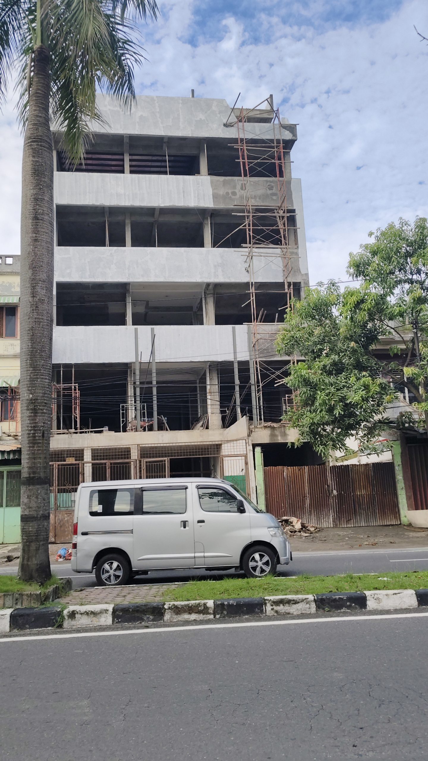 Tiga Ruko 5 Lantai Berdiri Mulus Tanpa PBG, Diduga Bobol PAD Kota Medan