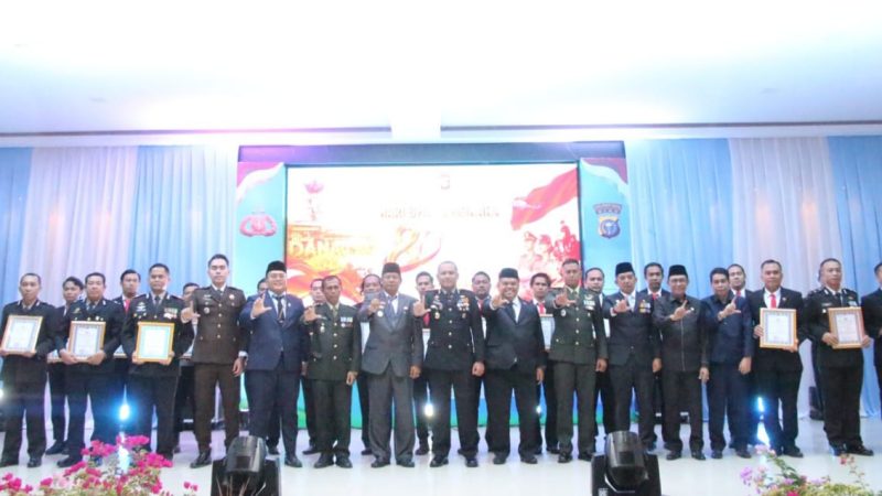 Kapolres Inhu Berikan Penghargaan Kepada 19 Personel Berprestasi