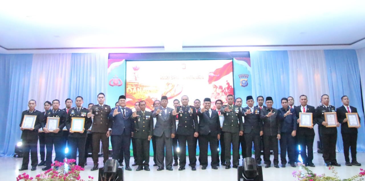 Kapolres Inhu Berikan Penghargaan Kepada 19 Personel Berprestasi