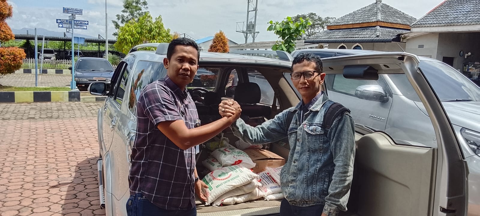 Dukung HUT ke-9 media Metrorakyat.com, Kantor Imigrasi Kelas II TPI Pematangsiantar Salurkan Bantuan Beras dan Minyak Goreng