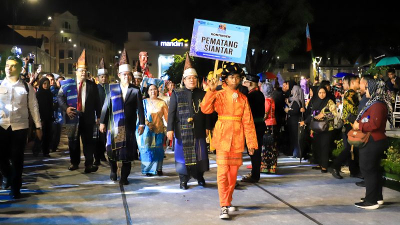 Wali Kota Pematangsiantar Pimpin Penampilan Pesona Budaya Simalungun dan Ragam Etnis di Karnaval Budaya Nusantara Pada Penutupan Rakernas XVIII APEKSI Tahun 2026