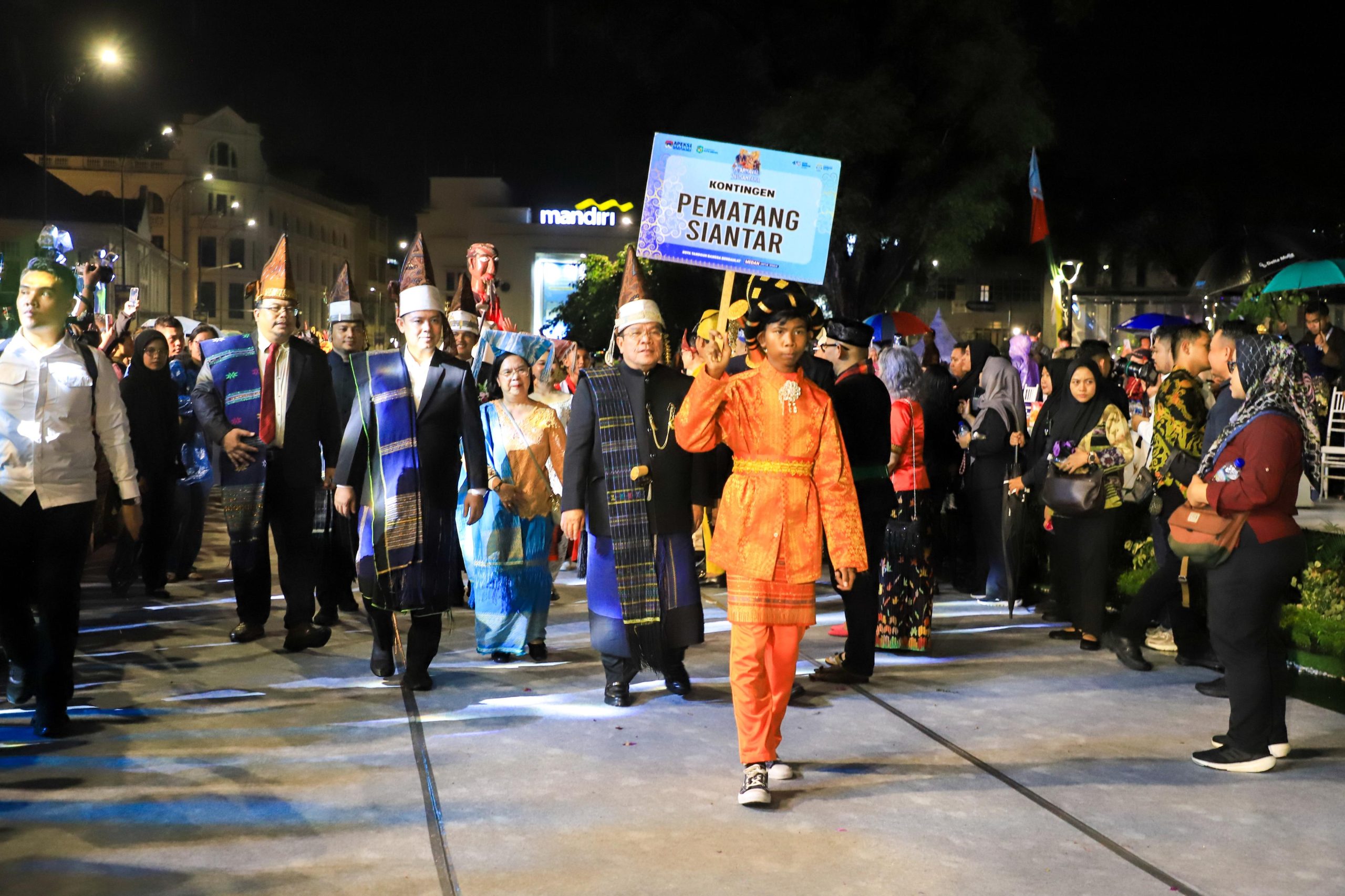 Wali Kota Pematangsiantar Pimpin Penampilan Pesona Budaya Simalungun dan Ragam Etnis di Karnaval Budaya Nusantara Pada Penutupan Rakernas XVIII APEKSI Tahun 2026