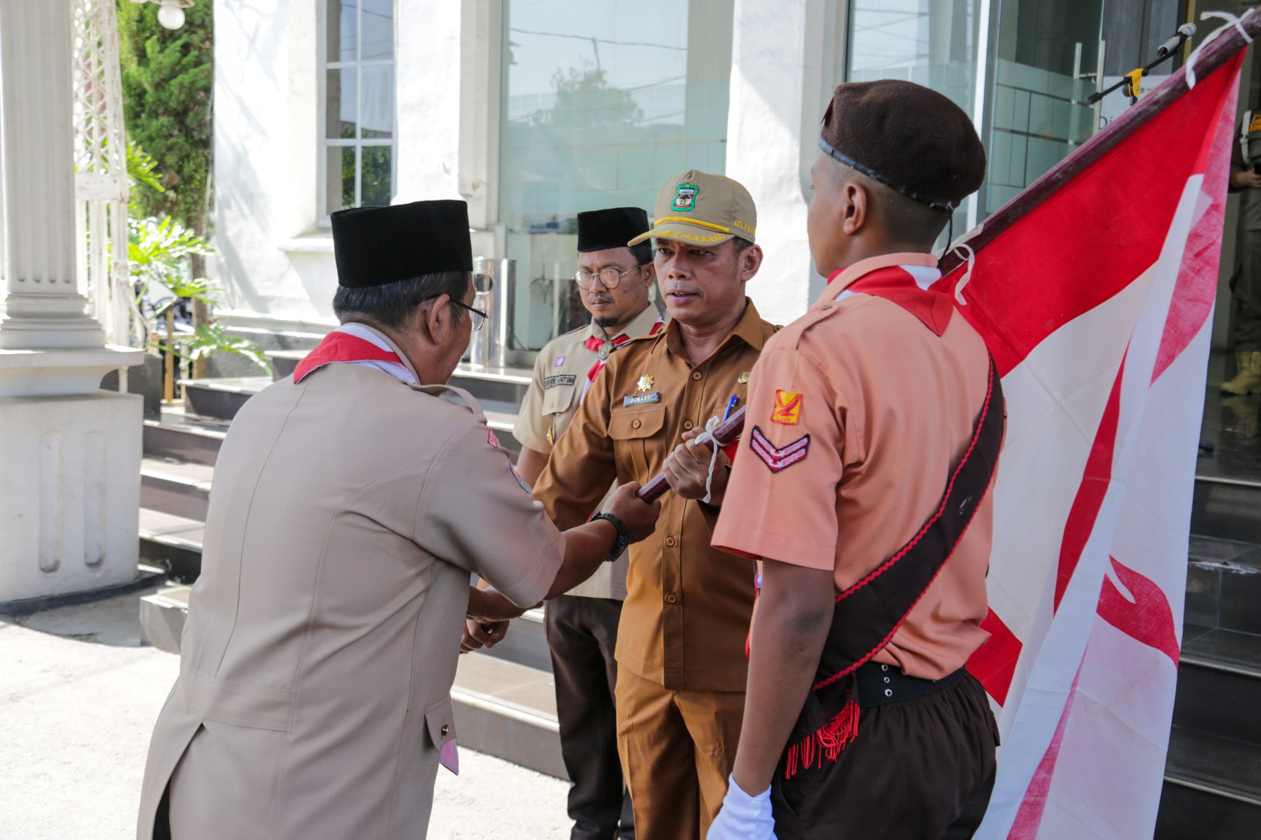 Wali Kota Diwakili Sekertaris Daerah Lepas Kontingen Kwarcab Gerakan Pramuka Kota Pematangsiantar Ikuti Jambore Daerah Sumut XI Tahun 2026