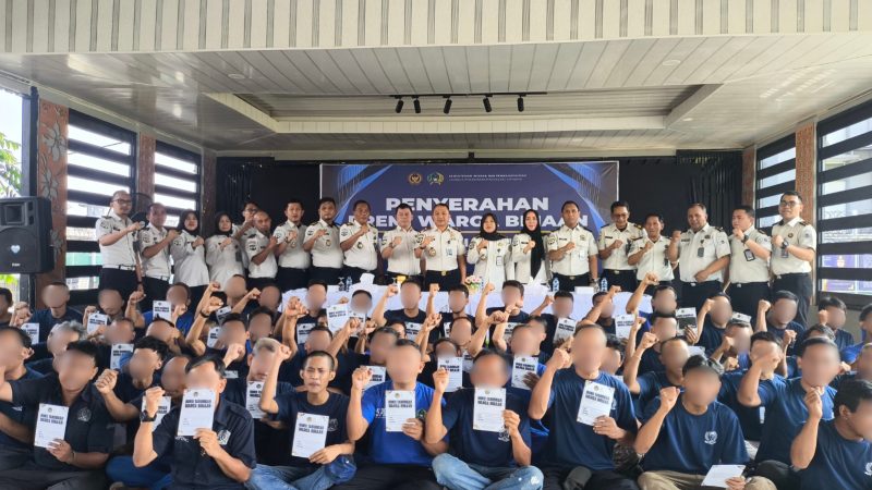 Dukung Ketahanan Pangan, Puluhan Warga Binaan Lapas Cipinang Terima Premi Hasil Kerja