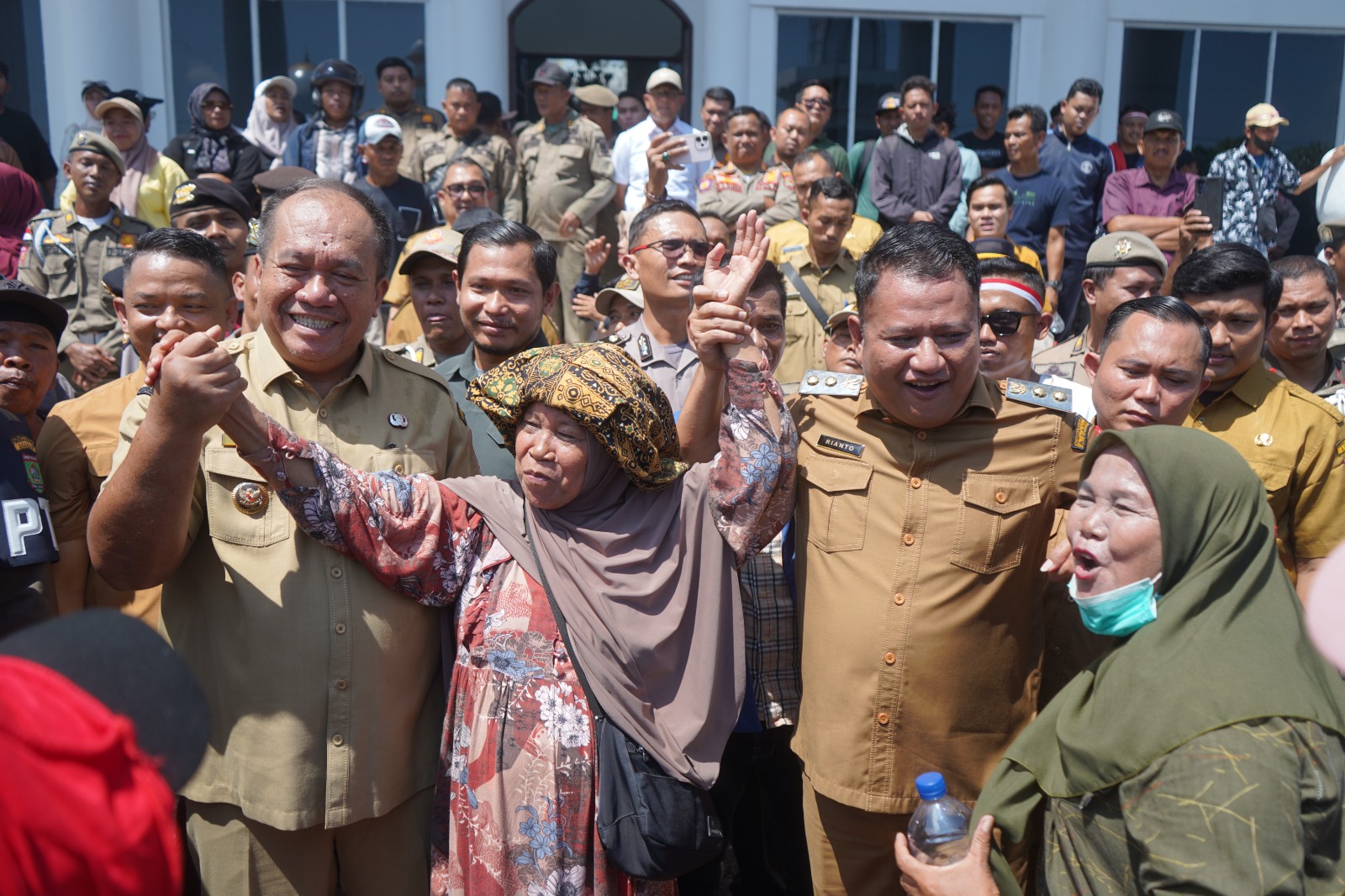 Bupati Asahan Tanggapi Aspirasi Masyarakat Kecamatan Bandar Pulau