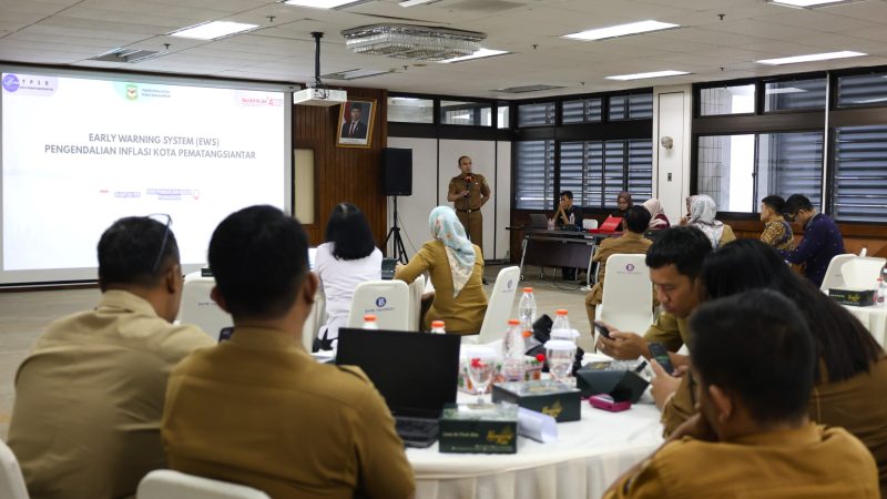 Wali Kota Pematangsiantar Diwakili Asisten Perekonomian dan Pembangunan Setdako Membuka Kegiatan FGD EWS Cik Laila Kota Pematangsiantar