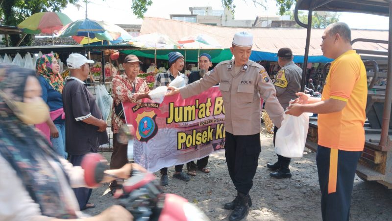 Jumat Berkah Polsek Kuala Polres Langkat: Berbagi Nasi Kotak, Pererat Silaturahmi dan Kepercayaan Masyarakat