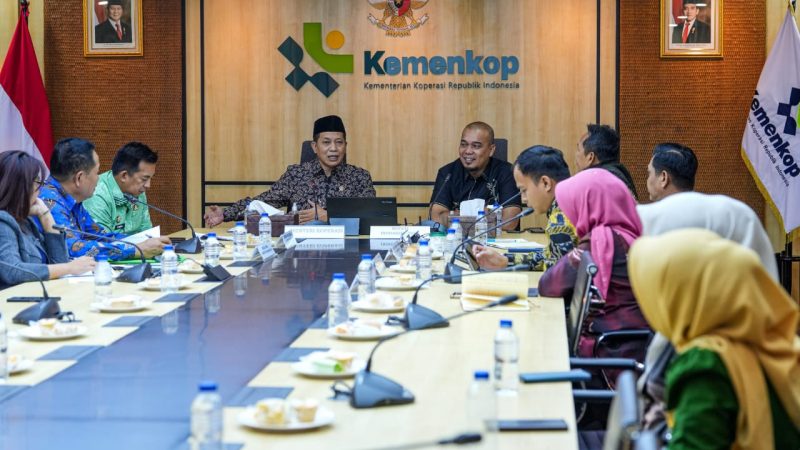 Perkuat Ekonomi Masyarakat, Bupati Inhu Kunjungi Kementrian Koperasi RI