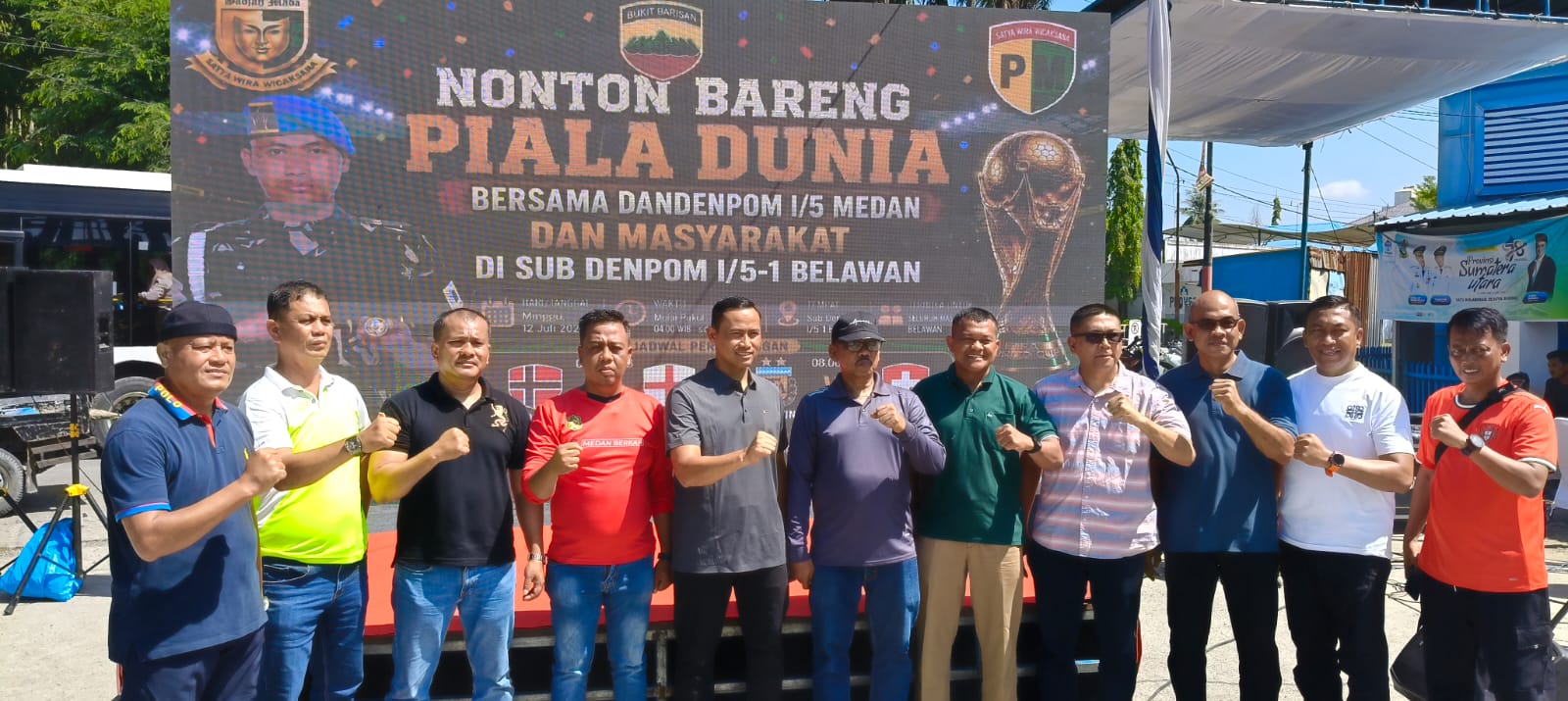 Satukan Kebersamaan dan Perkuat Harmoni Anak Bangsa, Dandenpom I/5 Medan Gelar Nobar Piala Dunia Bersama Masyarakat Belawan