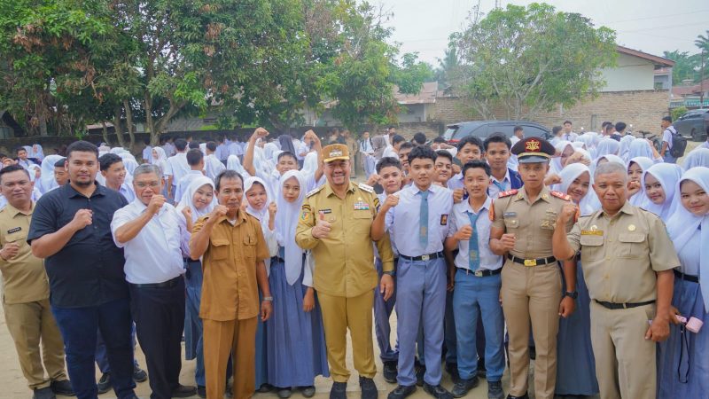 Kunjungi Yayasan Perguruan Nasional Petatal, Bupati Baharuddin Siagian Berikan Motivasi kepada Siswa
