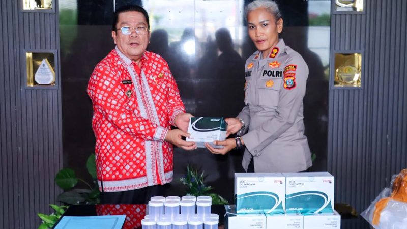Wali Kota Wesly Silalahi SH MKn Serahkan Bantuan 1000 Unit Alat Tes Urine kepada Polres Pematangsiantar