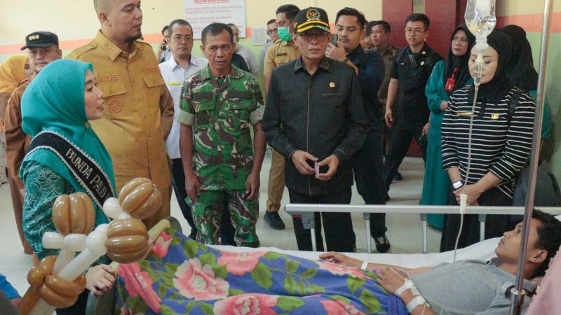 Hari Anak Nasional, Bupati Inhu, Kunjungi Pasien Anak RSUD