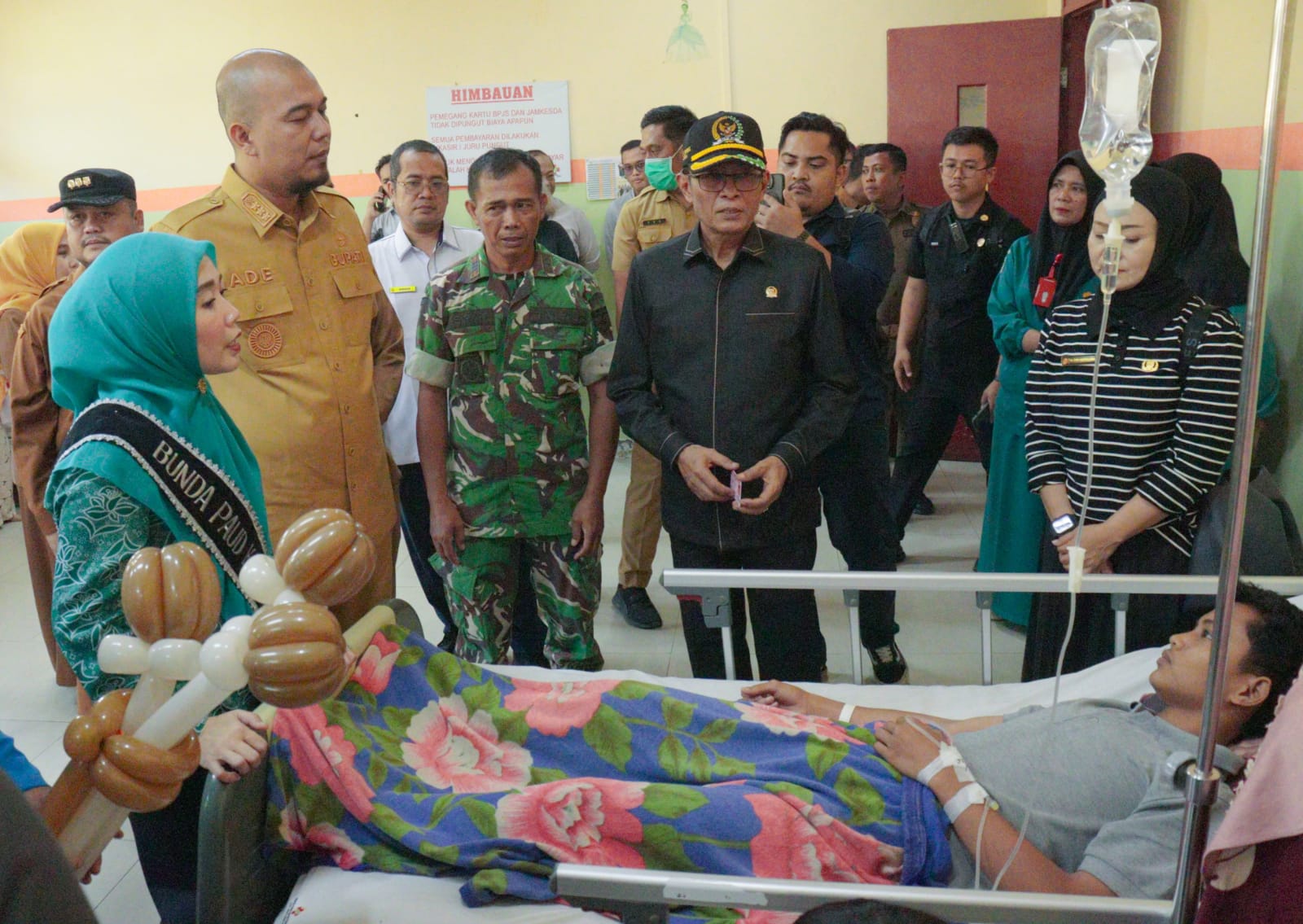 Hari Anak Nasional, Bupati Inhu, Kunjungi Pasien Anak RSUD