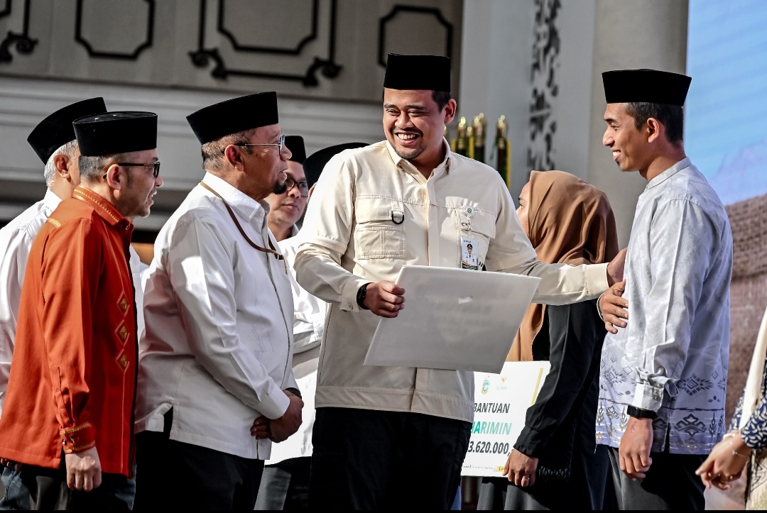 Gubernur Bobby Nasution Salurkan ZIS Rp3,5 Miliar kepada 5.051 Penerima Manfaat