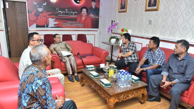 Belasan Tahun Dilanda Banjir, Warga Sempakata Mengadu ke Ketua DPRD Medan, Wong Chun Sen Langsung Hubungi PU dan Camat