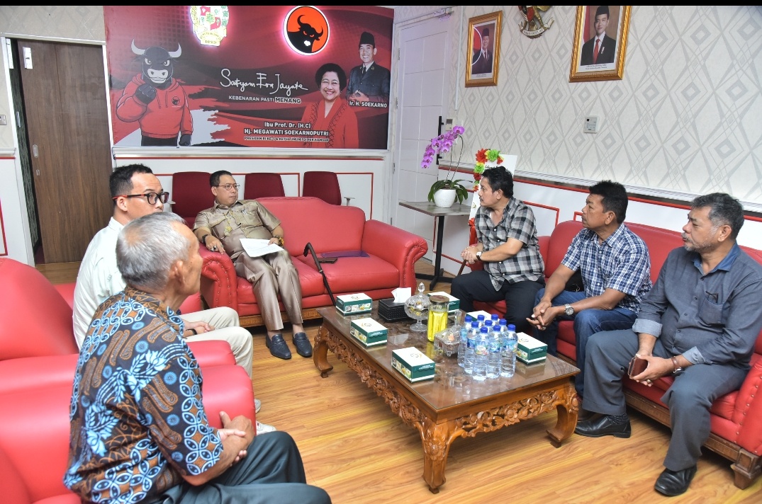 Belasan Tahun Dilanda Banjir, Warga Sempakata Mengadu ke Ketua DPRD Medan, Wong Chun Sen Langsung Hubungi PU dan Camat