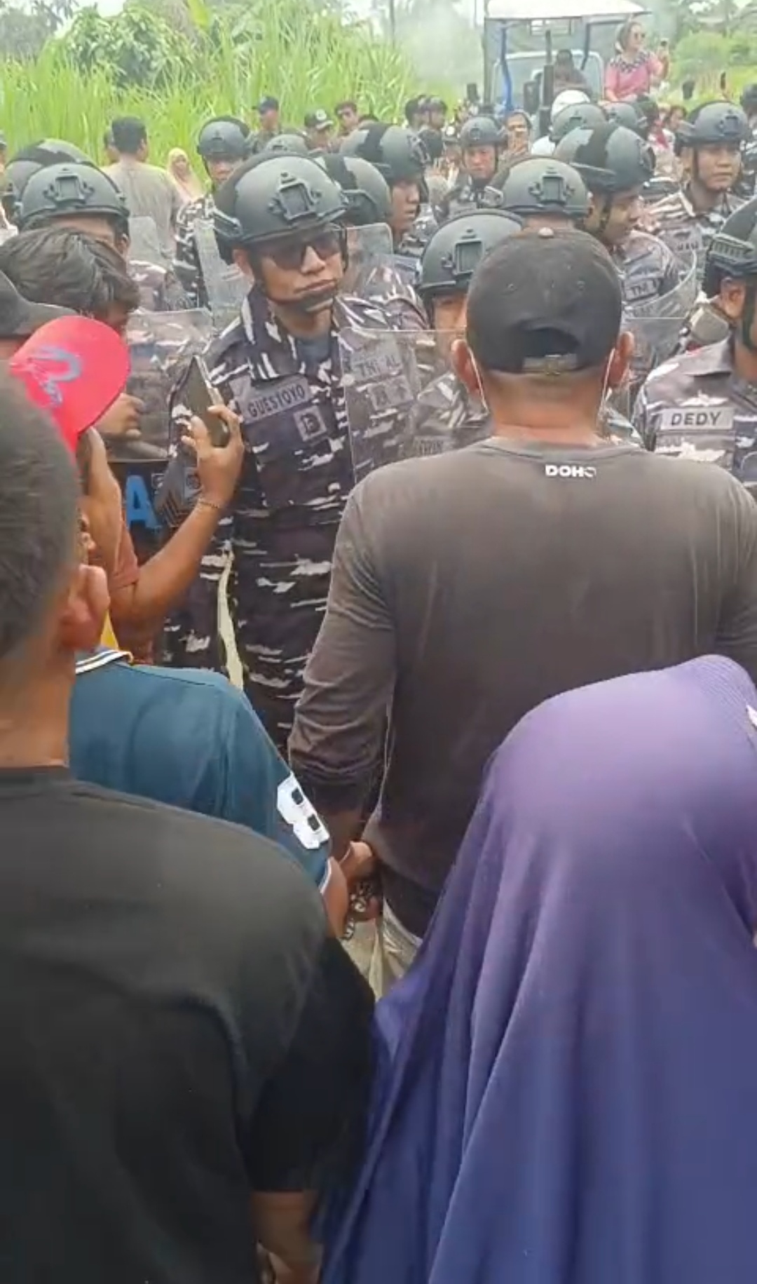 Ratusan Warga Tani Hadang Aktivitas TNI, Sengketa Lahan Memanas di Desa Sinembah – Limau Manis