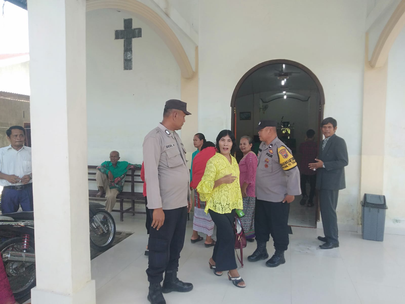 Komitmen Jaga Kerukunan Umat Beragama, Polres Langkat Amankan Ibadah Minggu di Empat Gereja