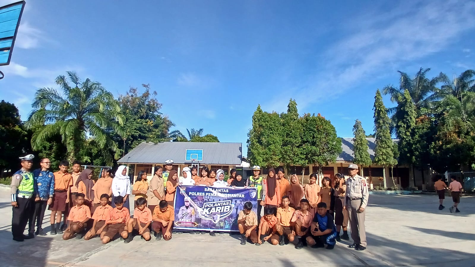 Polantas Karib, Sat Lantas Polres Pematangsiantar Beri Himbauan dan Edukasi Lalu Lintas di SMP Negeri 9